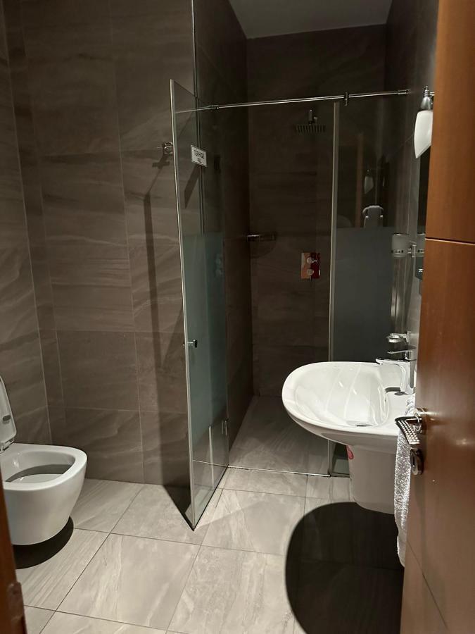 Hotel Gjuta Farke e Madhe Eksteriør billede