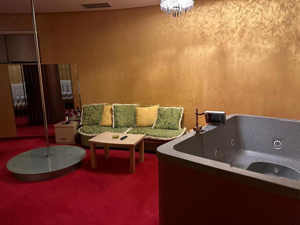 Hotel Gjuta Farke e Madhe Eksteriør billede