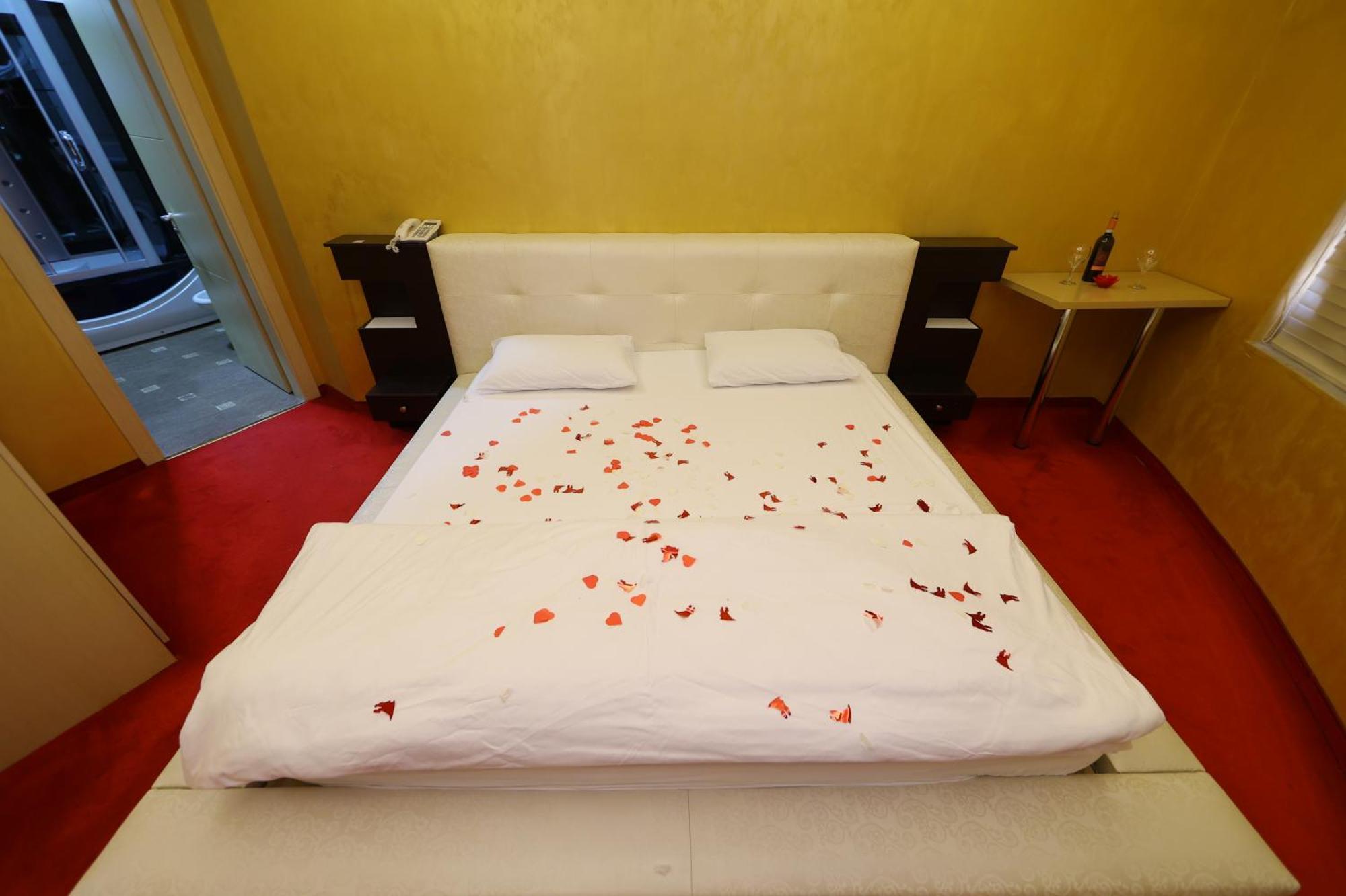 Hotel Gjuta Farke e Madhe Eksteriør billede
